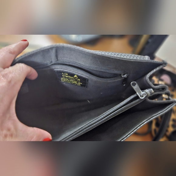 VINTAGE 1980'S LIZ CLAIBORNE  Leather Deep navy Crossbody Handbag - Picture 9 of 12